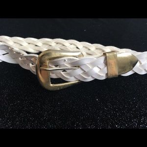 📚 Braided White Accessory Belt